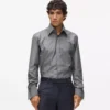 Camisa con puños diagonales