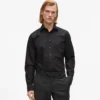 Camisa negra clásica