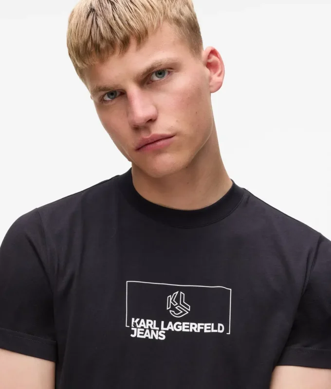 Camiseta ajustada con logotipo