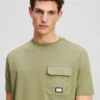 CAMISETA CON BOLSILLO EN EL PECHO