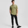 CAMISETA CON BOLSILLO EN EL PECHO