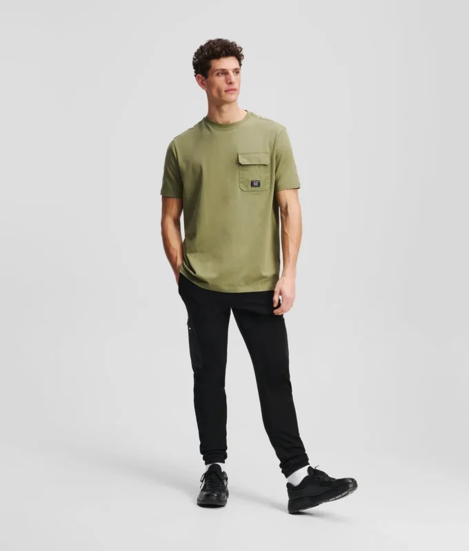 CAMISETA CON BOLSILLO EN EL PECHO