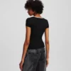 CAMISETA CON CUELLO CUADRADO