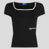CAMISETA CON CUELLO CUADRADO