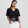 CAMISETA CON CUELLO EN V