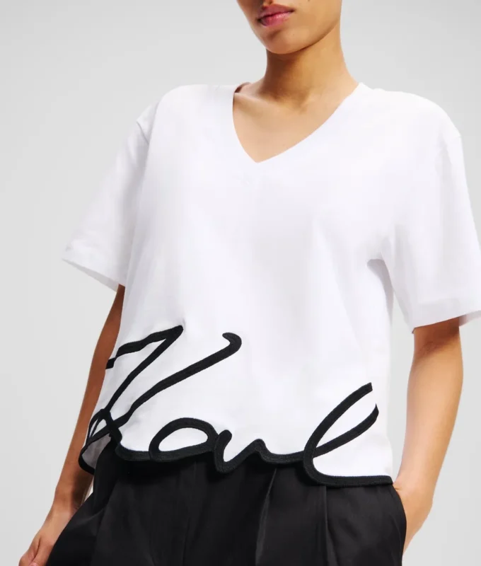 CAMISETA CON CUELLO EN V