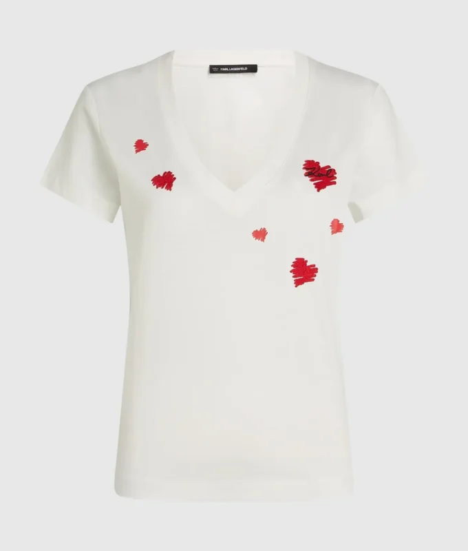 Camiseta con cuello en V y corazones