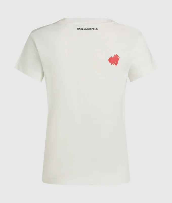 Camiseta con cuello en V y corazones