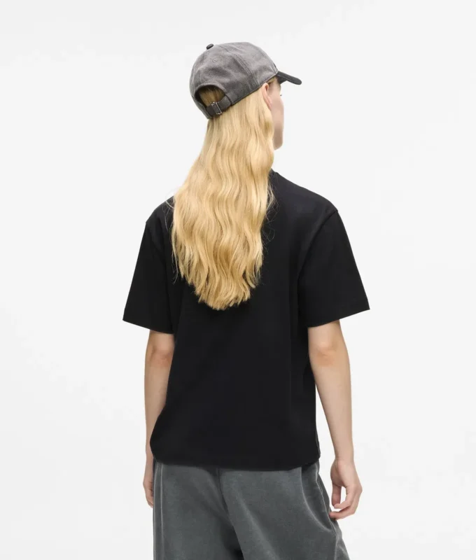 Camiseta con diseño K