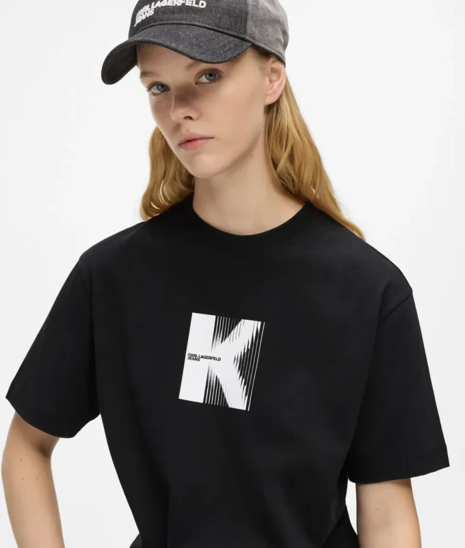Camiseta con diseño K