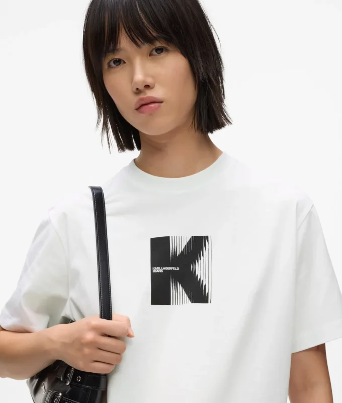 Camiseta con diseño K