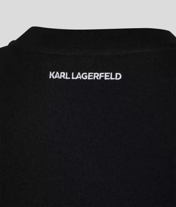 CAMISETA CON DOBLADILLO CARACTERÍSTICO