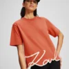 CAMISETA CON DOBLADILLO CARACTERÍSTICO