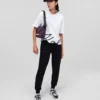 CAMISETA CON DOBLADILLO CARACTERÍSTICO