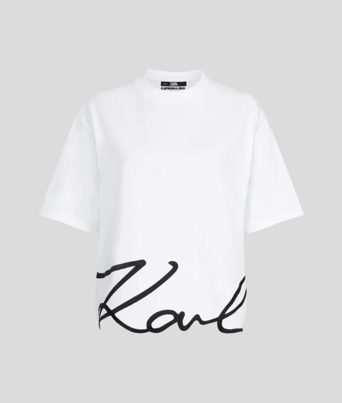 CAMISETA CON DOBLADILLO CARACTERÍSTICO