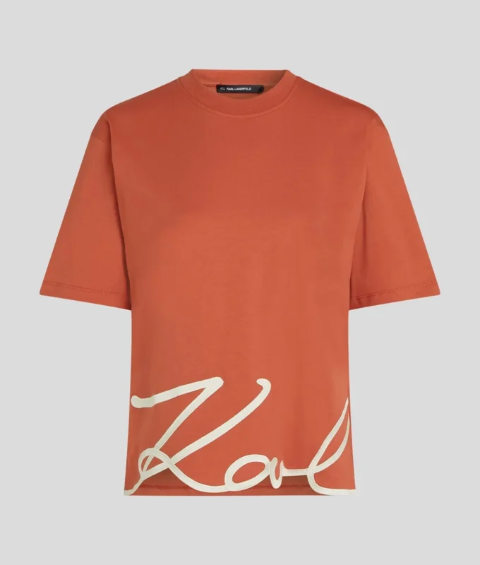 CAMISETA CON DOBLADILLO CARACTERÍSTICO