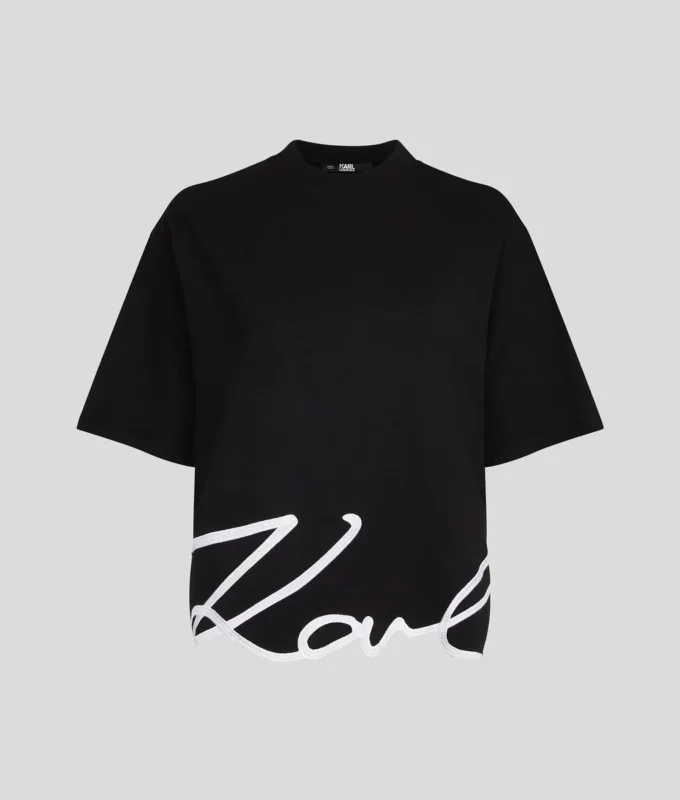 CAMISETA CON DOBLADILLO CARACTERÍSTICO