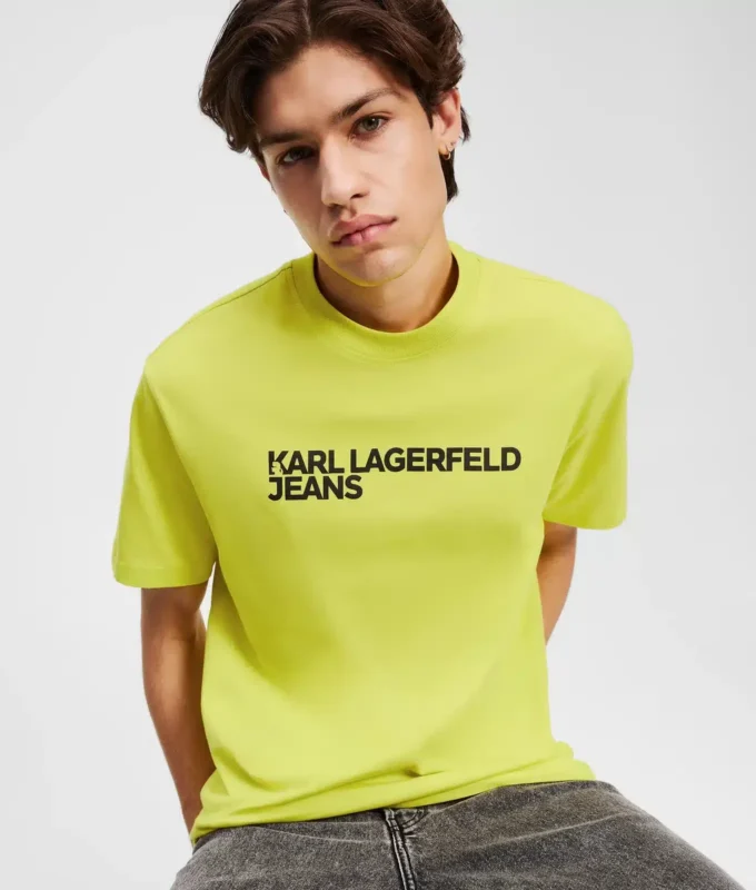 CAMISETA CON LOGOTIPO