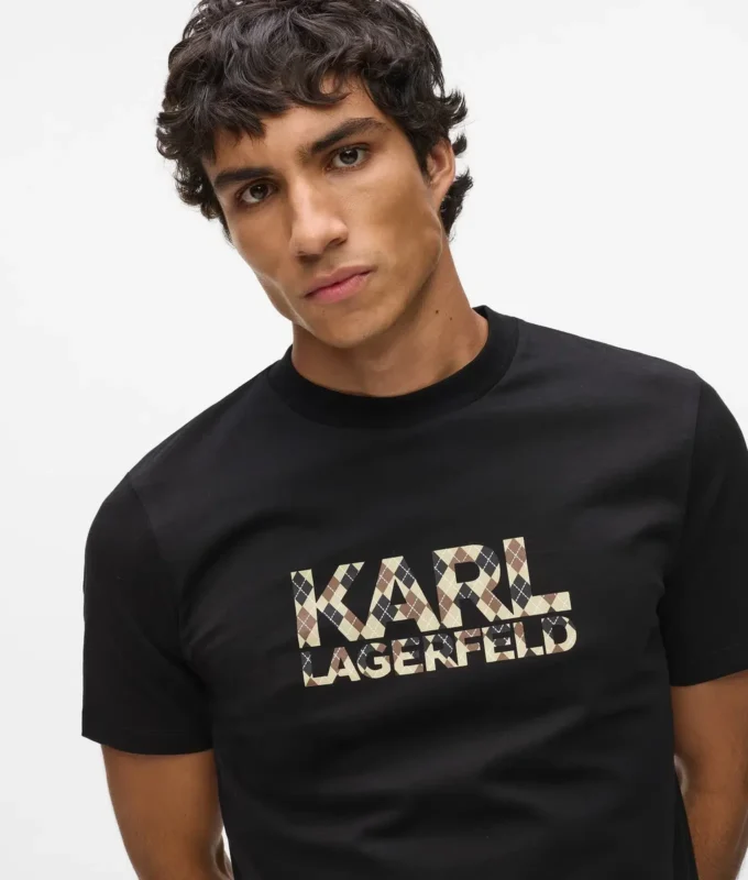 Camiseta con logotipo