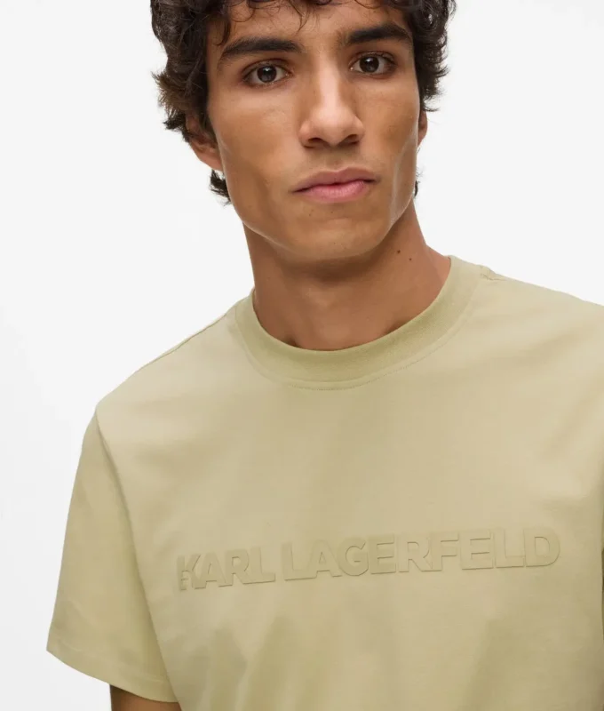 CAMISETA CON LOGOTIPO