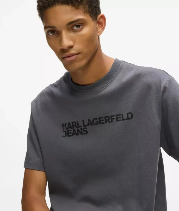 CAMISETA CON LOGOTIPO