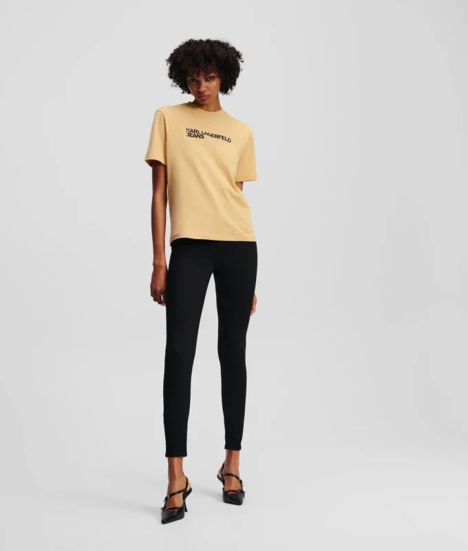 CAMISETA CON LOGOTIPO