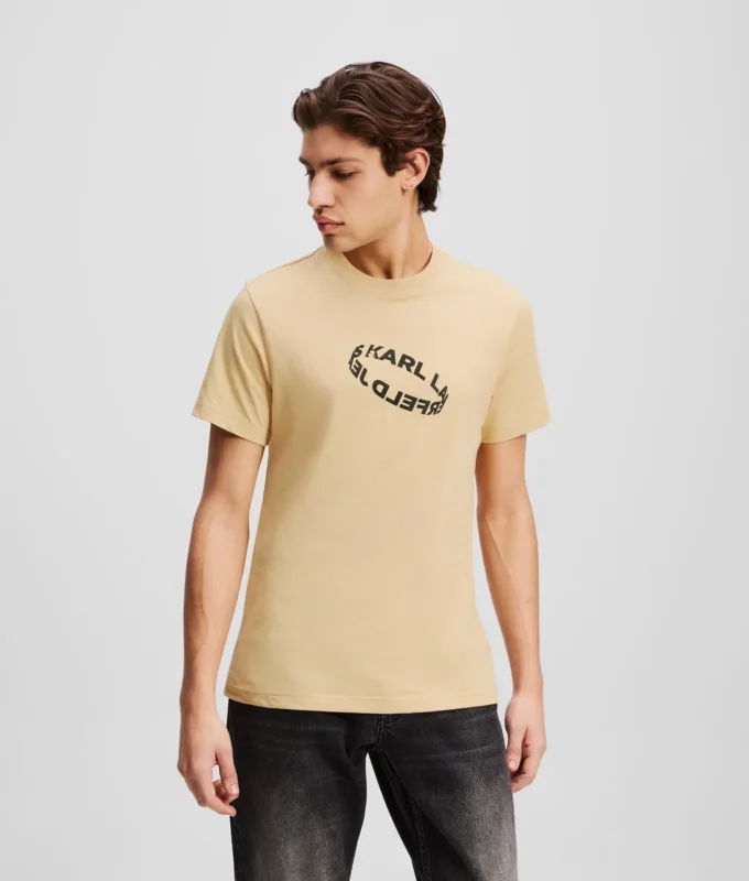 CAMISETA CON LOGOTIPO DE ANILLO