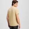 CAMISETA CON LOGOTIPO DE ANILLO