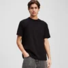 CAMISETA CON LOGOTIPO DE PARCHE