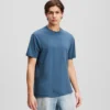 CAMISETA CON LOGOTIPO DE PARCHE