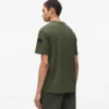 CAMISETA CON LOGOTIPO DE PARCHE