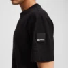 CAMISETA CON LOGOTIPO DE PARCHE
