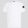 CAMISETA CON LOGOTIPO DE PARCHE