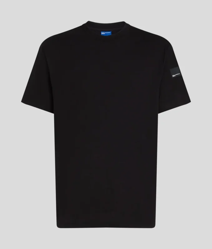 CAMISETA CON LOGOTIPO DE PARCHE