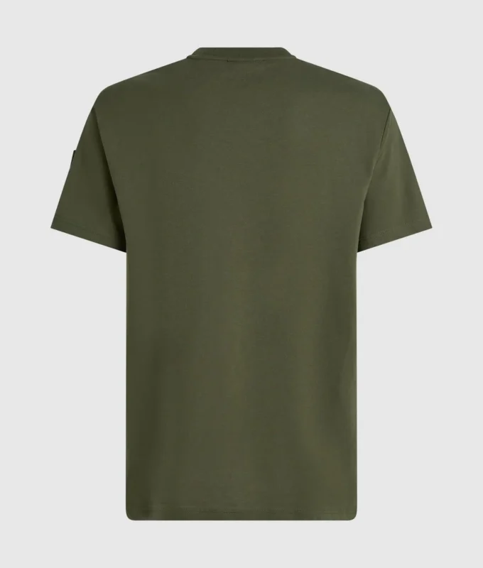 CAMISETA CON LOGOTIPO DE PARCHE