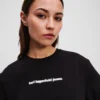 CAMISETA CON LOGOTIPO DESENFOCADO