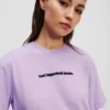 CAMISETA CON LOGOTIPO DESENFOCADO