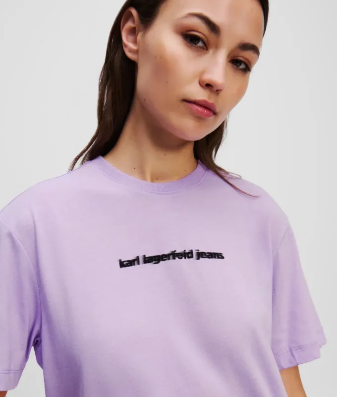 CAMISETA CON LOGOTIPO DESENFOCADO