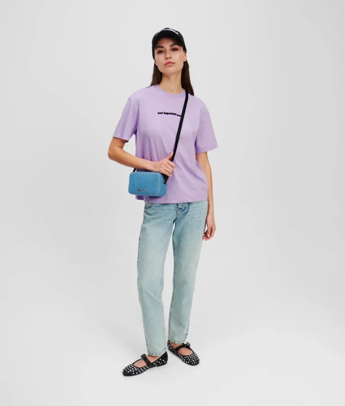 CAMISETA CON LOGOTIPO DESENFOCADO