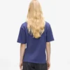 Camiseta con logotipo en relieve
