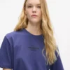 Camiseta con logotipo en relieve