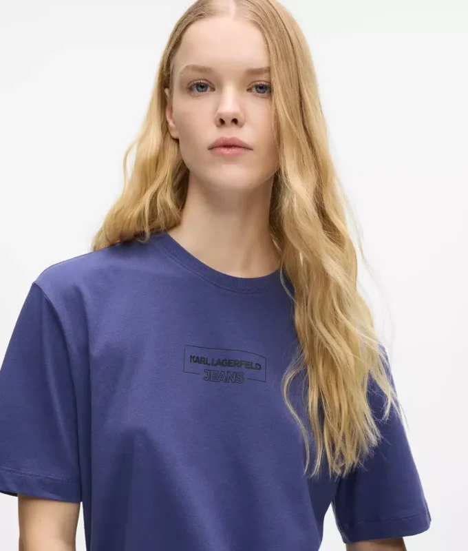 Camiseta con logotipo en relieve