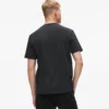Camiseta con logotipo vertical