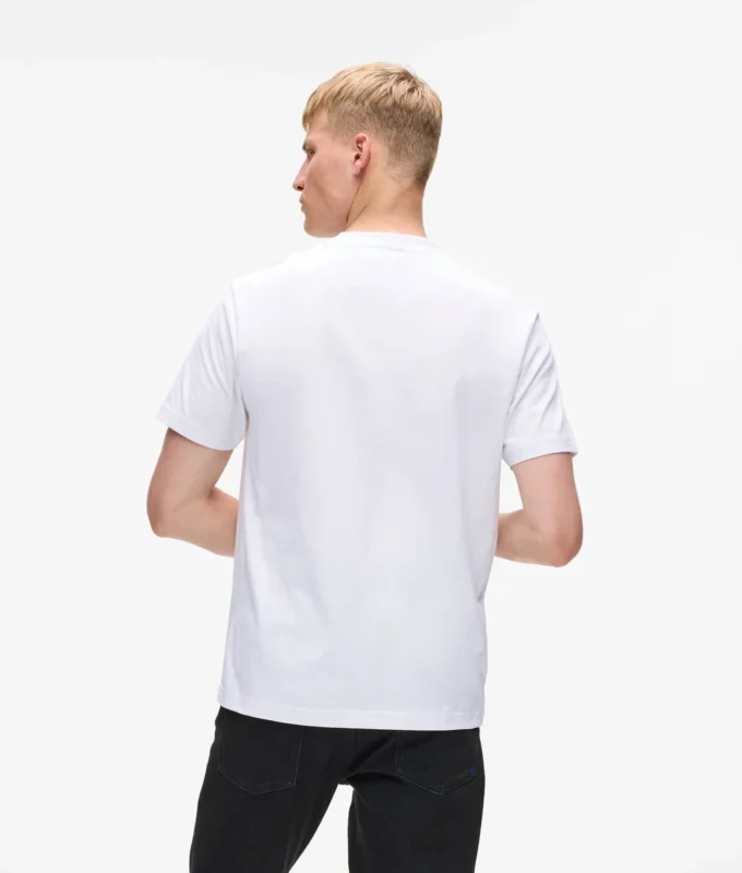 Camiseta con logotipo vertical