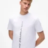 Camiseta con logotipo vertical