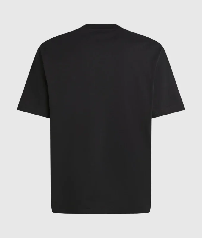 Camiseta con logotipo vertical