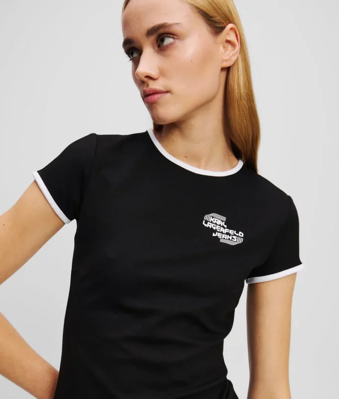 CAMISETA CON MANGAS CORTAS