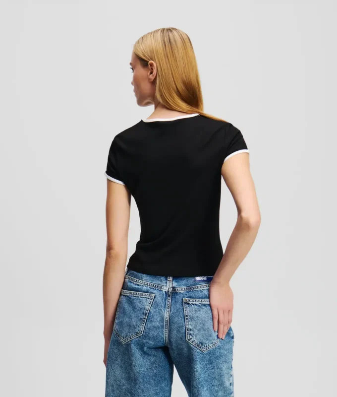 CAMISETA CON MANGAS CORTAS