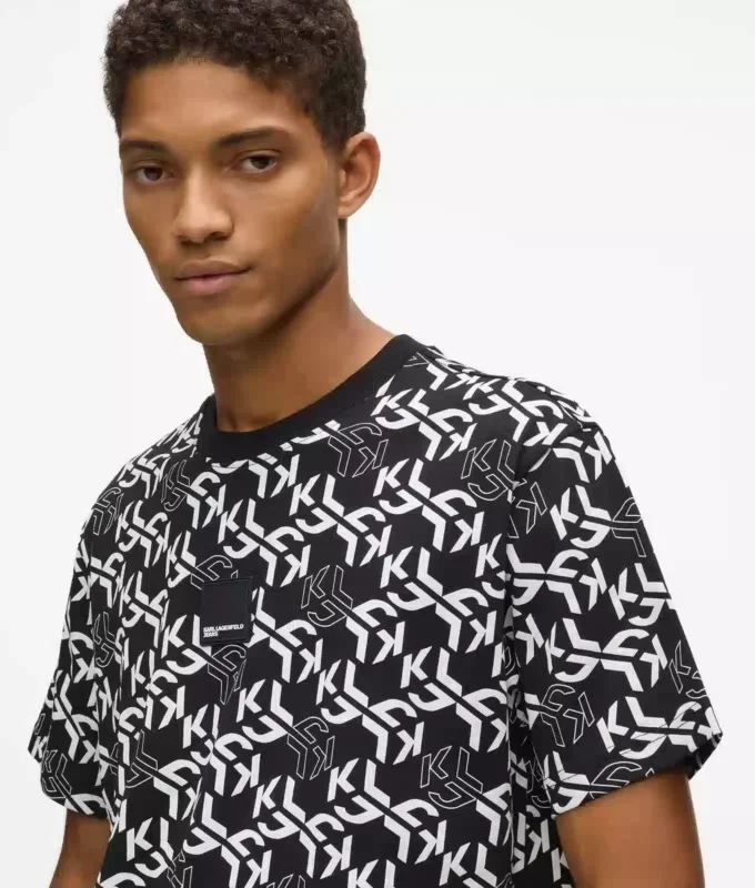 Camiseta con monograma integral