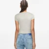 Camiseta con monograma y tachuelas